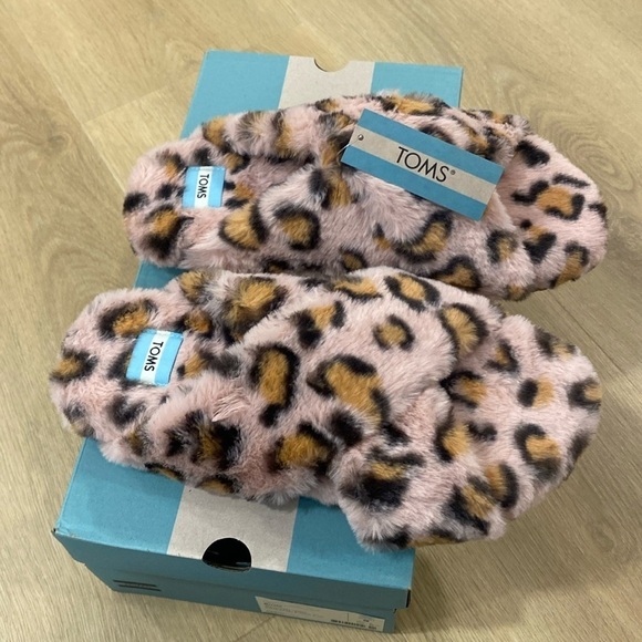 NWT TOMS SUSIE SPANISH VILLA CHEETAH FAUX FUR SLIPPERS SIZE 9 - Picture 1 of 4